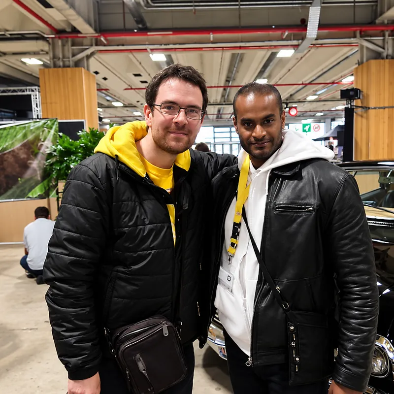 Germain lors d'une rencontre en salon