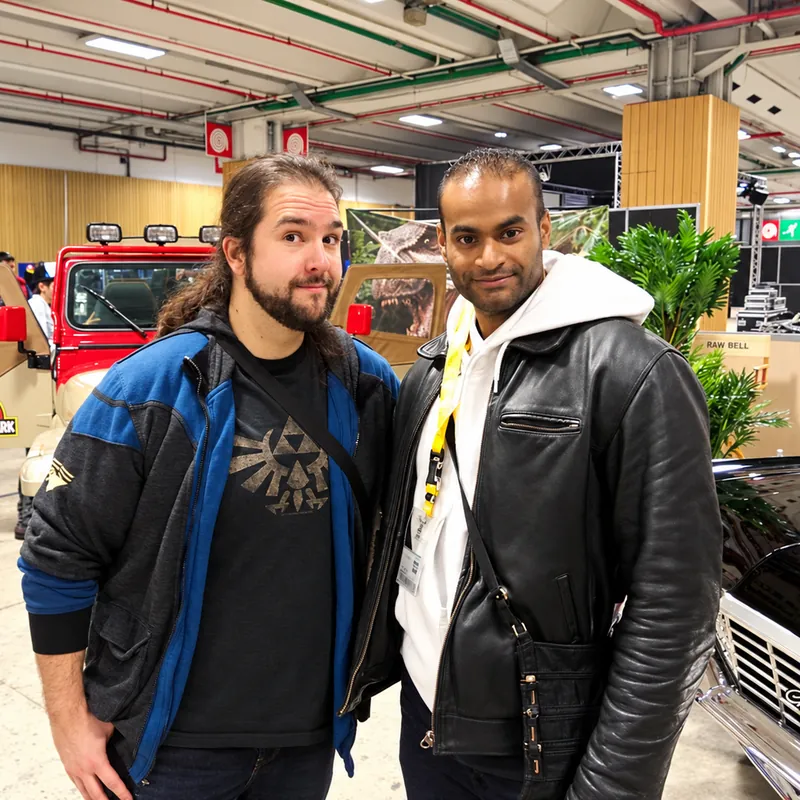Germain lors d'une rencontre en salon, devant la Jeep de Jurassic Park