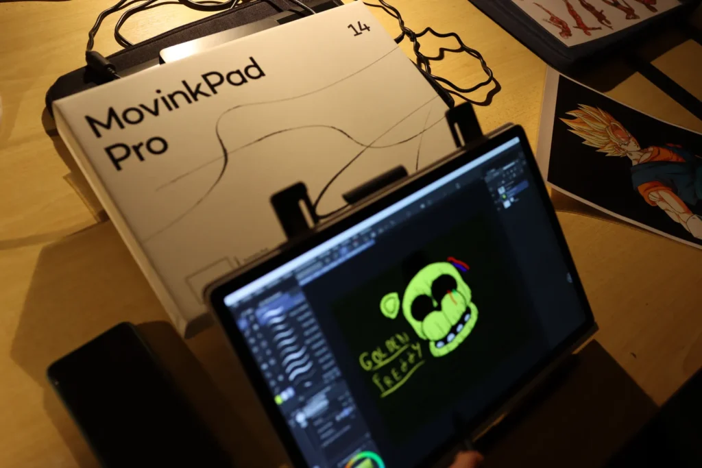 Atelier de dessin sur une tablette Wacom MovinkPad Pro
